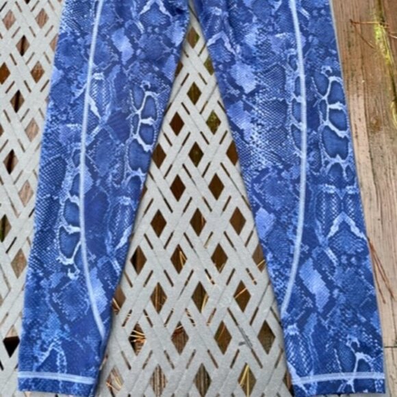 Victorias Secret Leggings Womens Size 10 Blue Snake Print 7/8 Length High Rise - Picture 7 of 11